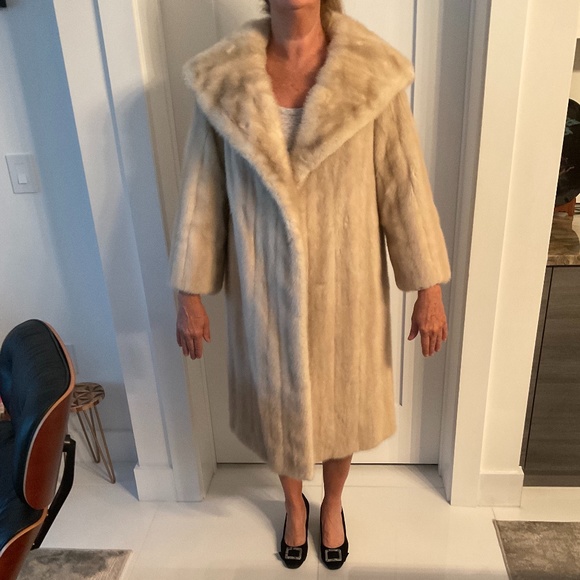 Vintage mink coat - Picture 1 of 15